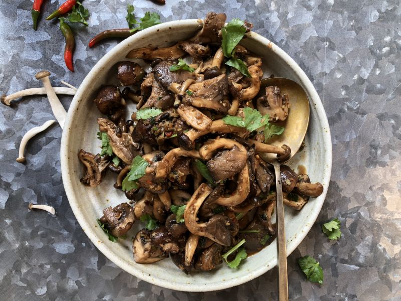 Lemongrass Chile Mushroom Stir-Fry Recipe (Nam Xao Xa Ot) - Viet World ...